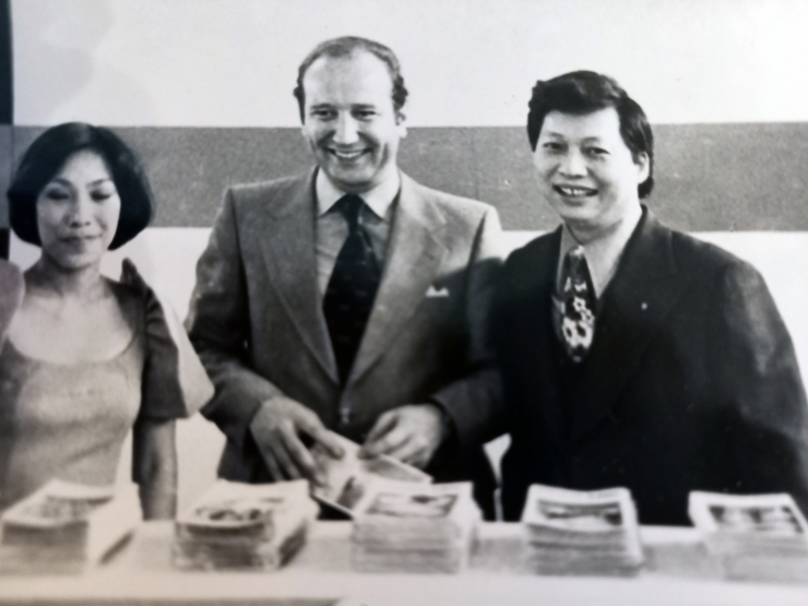 Michael Linder 1977 mit Mitgliedern der von ihm betreuten Thai Delegation (Aussteller) auf der jährlich stattfindenden Überseemesse Partner für Fortschritt, speziell für Entwicklungsländer in Berlin