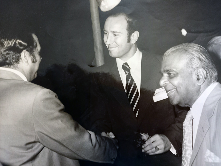Michael Linder bei seiner Vorstellung in Bombay im April 1973 bei einem Empfang in der Deutsch-Indischen Handelskammer