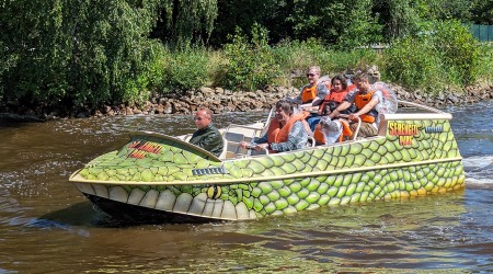 Großer Team-Spaß im Speedboat. © BDAE
